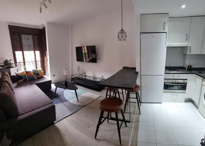 APARTAMENTO TURÍSTICO cerca a Estadio Riyadh Air, Ifema, Parque Juan Carlos I, Clínica Univesidad Navarra, Plenilunio y AEROPUERTO Barajas
