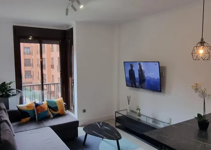 APARTAMENTO TURÍSTICO cerca a Estadio Riyadh Air, Ifema, Parque Juan Carlos I, Clínica Univesidad Navarra, Plenilunio y AEROPUERTO Barajas